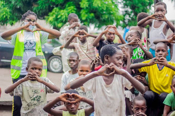 Découvrez comment nous soutenir : vos dons et contributions aident les enfants orphelins et les populations vulnérables à Kinshasa et ailleurs.